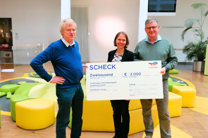 Scheckübergabe an die Kinderklinik Leipzig im Rahmen der Spendenaktion 2024