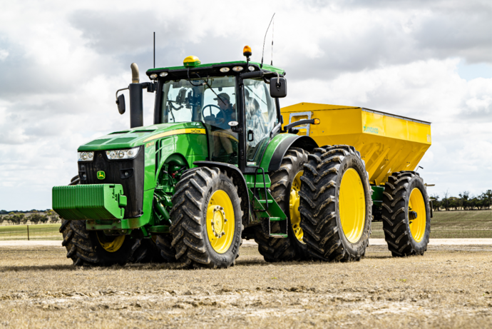 c_canva_matt_jerome_connor_traktor.png